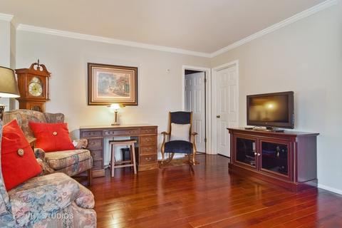 913 Wheaton Oaks Dr, Wheaton, IL 60187 photo 8