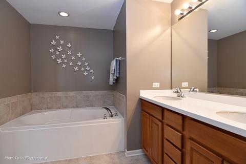 272 Cassidy Ln, Elgin, IL 60124 photo 21