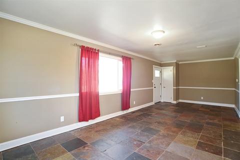 1121 W Circle Ct, Mchenry, IL 60051 photo 2