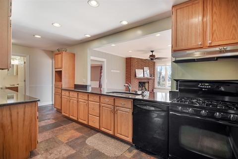 1121 W Circle Ct, Mchenry, IL 60051 photo 3