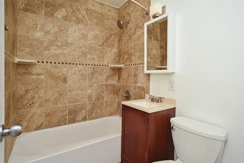 1121 W Circle Ct, Mchenry, IL 60051 photo 7