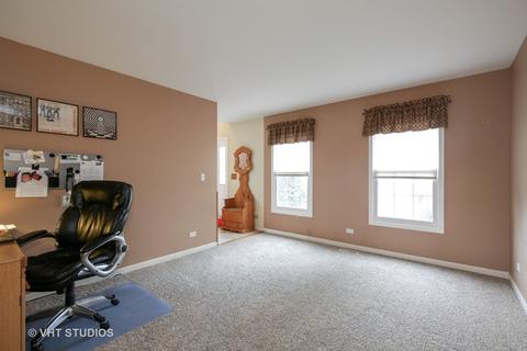 2955 Avalon Dr, Elgin, IL 60124 photo 2