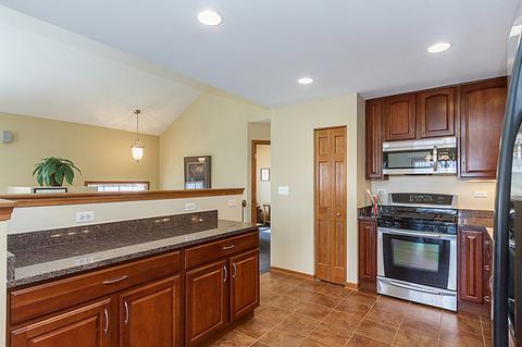 930 Emerald Dr, Pingree Grove, IL 60140 photo 10