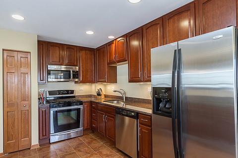 930 Emerald Dr, Pingree Grove, IL 60140 photo 9