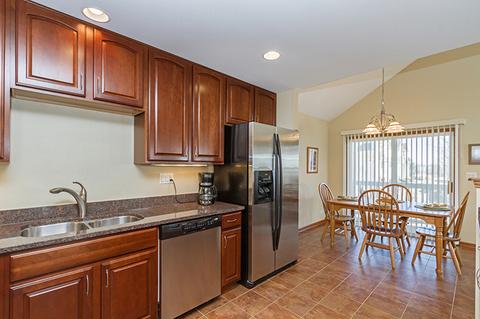 930 Emerald Dr, Pingree Grove, IL 60140 photo 8