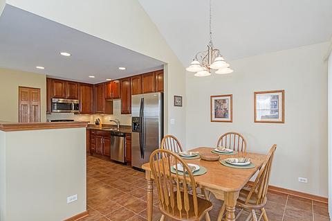 930 Emerald Dr, Pingree Grove, IL 60140 photo 7