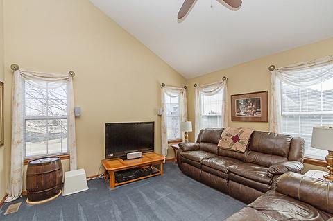 930 Emerald Dr, Pingree Grove, IL 60140 photo 5