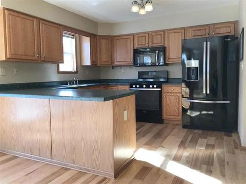 9355 Riverview Trl, Roscoe, IL 61073 photo 6