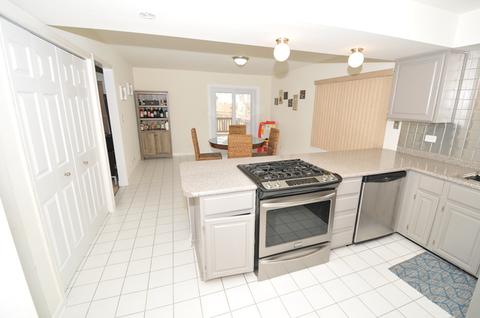 1022 Bentley Ln, Bartlett, IL 60103 photo 9