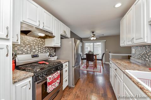 1668 Valley Forge Ct #A, Wheaton, IL 60189 photo 4