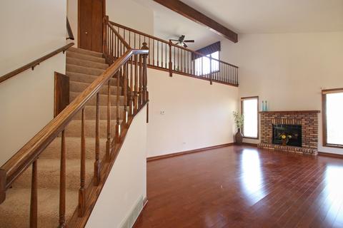 1635 Pebble Beach Dr, Hoffman Estates, IL 60169 photo 3