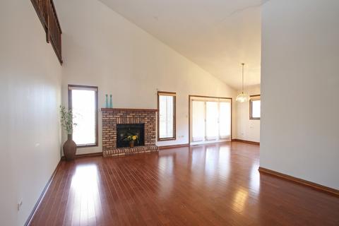1635 Pebble Beach Dr, Hoffman Estates, IL 60169 photo 2