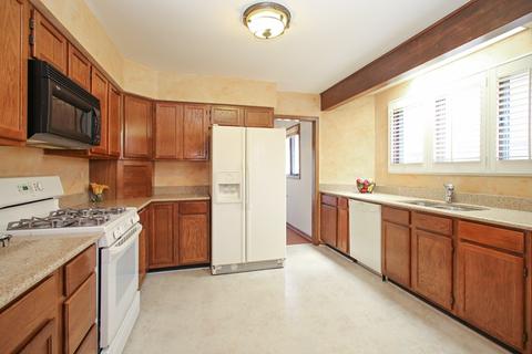 1635 Pebble Beach Dr, Hoffman Estates, IL 60169 photo 6