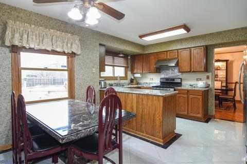 578 Longtree Dr, Wheeling, IL 60090 photo 5