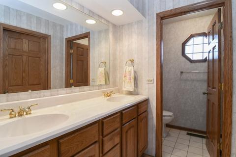 578 Longtree Dr, Wheeling, IL 60090 photo 9