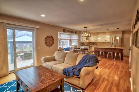2430 Harbor Ct, Aurora, IL 60504 photo 3