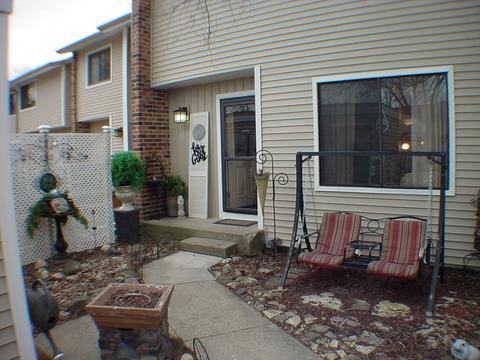 1011 Cascade Dr, Aurora, IL 60506 photo 2