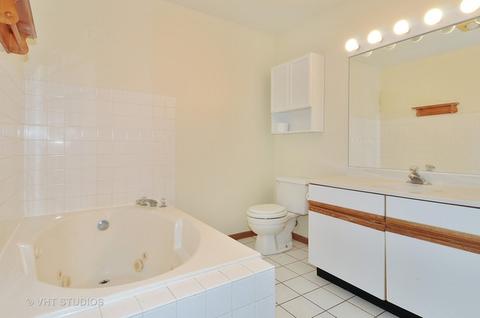 441 Park Ridge Ln #E, Aurora, IL 60504 photo 8