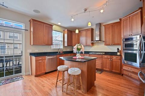 474 Broadmoor Ln, Bartlett, IL 60103 photo 4