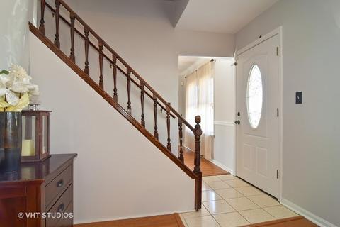 143 Iris Rd, Darien, IL 60561 photo 3