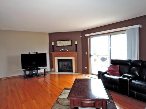 1548 Foxcroft Dr, Aurora, IL 60506 photo 2