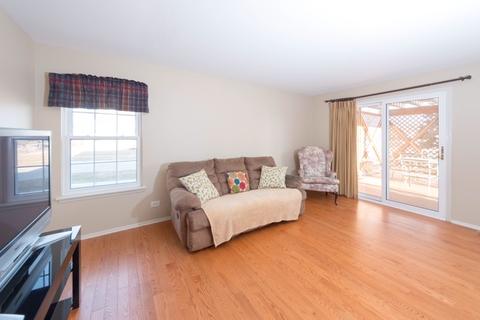 299 Beaumont Ct, Bartlett, IL 60103 photo 4