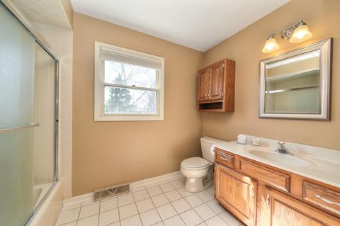 1580 Surrey Dr, Wheaton, IL 60189 photo 14