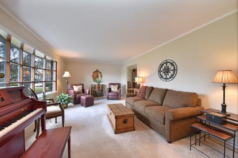 1580 Surrey Dr, Wheaton, IL 60189 photo 6