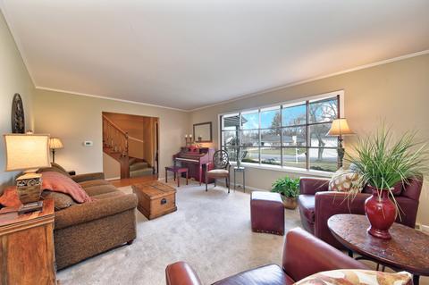 1580 Surrey Dr, Wheaton, IL 60189 photo 5