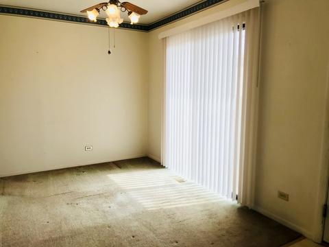 1054 Cascade Dr, Aurora, IL 60506 photo 2