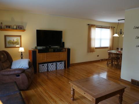 1372 Blackhawk Dr, Elgin, IL 60120 photo 3