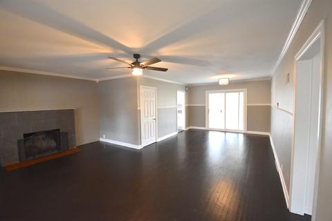 714 Normal Rd, Dekalb, IL 60115 photo 2