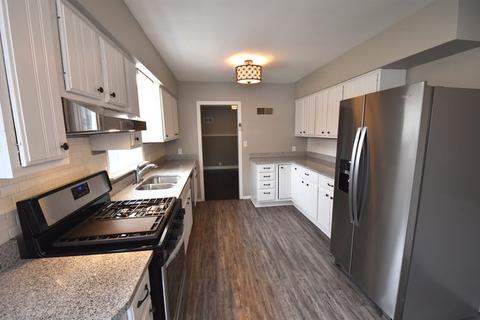 714 Normal Rd, Dekalb, IL 60115 photo 3