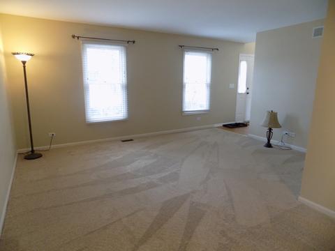 2844 Colonial Dr, Elgin, IL 60124 photo 4