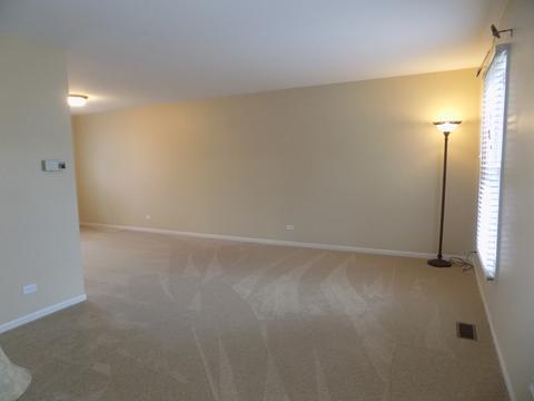 2844 Colonial Dr, Elgin, IL 60124 photo 3