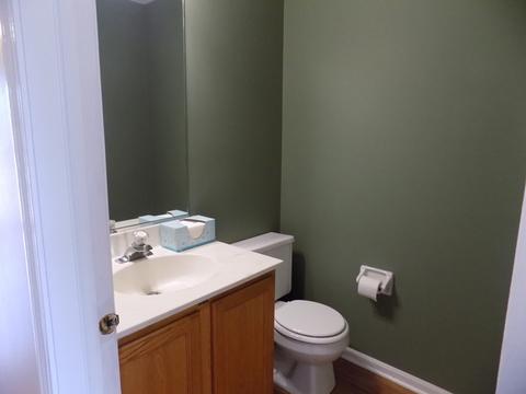 2844 Colonial Dr, Elgin, IL 60124 photo 9