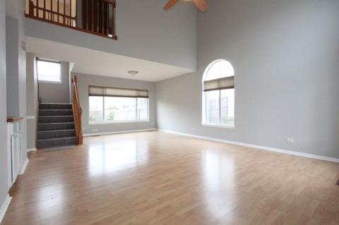 28 E Rustic Ln, Round Lake Beach, IL 60073 photo 2