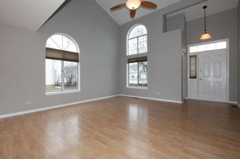 28 E Rustic Ln, Round Lake Beach, IL 60073 photo 6