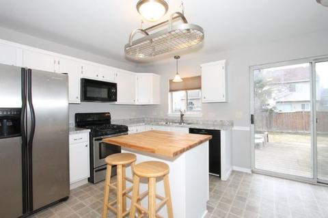 28 E Rustic Ln, Round Lake Beach, IL 60073 photo 9