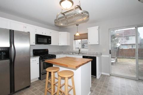 28 E Rustic Ln, Round Lake Beach, IL 60073 photo 10