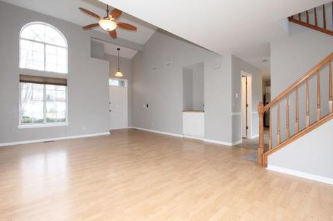 28 E Rustic Ln, Round Lake Beach, IL 60073 photo 5