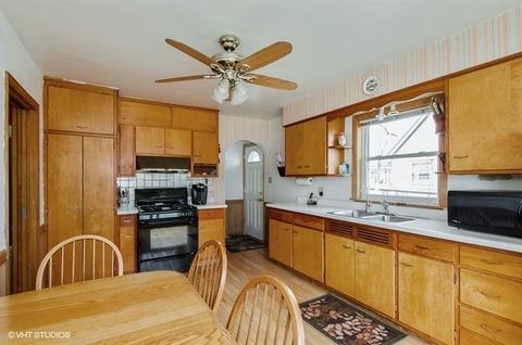 520 Wilcox Ave, Elgin, IL 60123 photo 3