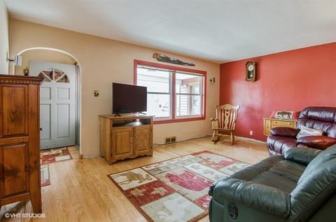 520 Wilcox Ave, Elgin, IL 60123 photo 2