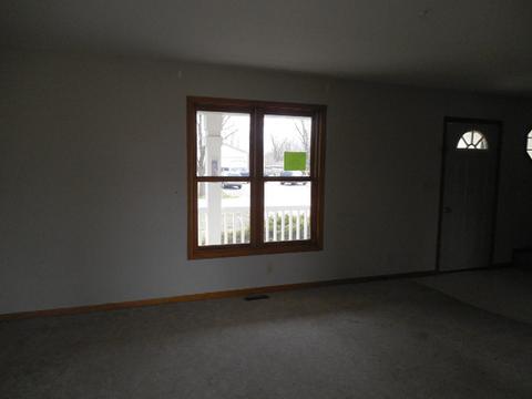 915 E Roxanna Cir, Kankakee, IL 60901 photo 4