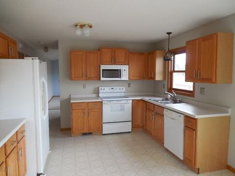 915 E Roxanna Cir, Kankakee, IL 60901 photo 5