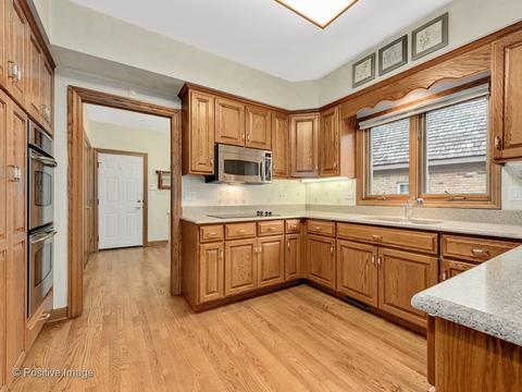 31 Lancaster Ct, Burr Ridge, IL 60527 photo 11
