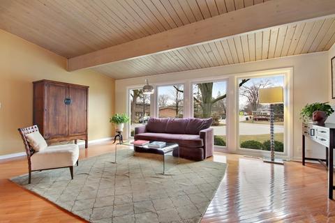 700 Clearview Dr, Glenview, IL 60025 photo 2