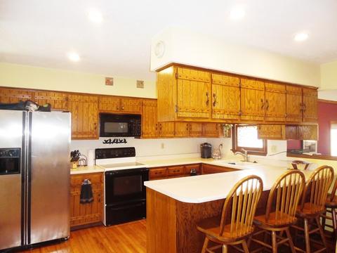 445 E Union St, Seneca, IL 61360 photo 2