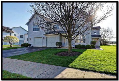 2401 Dickens Dr, Aurora, IL 60503 photo 2