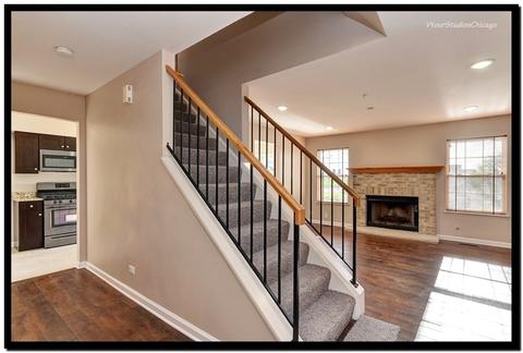 2401 Dickens Dr, Aurora, IL 60503 photo 3